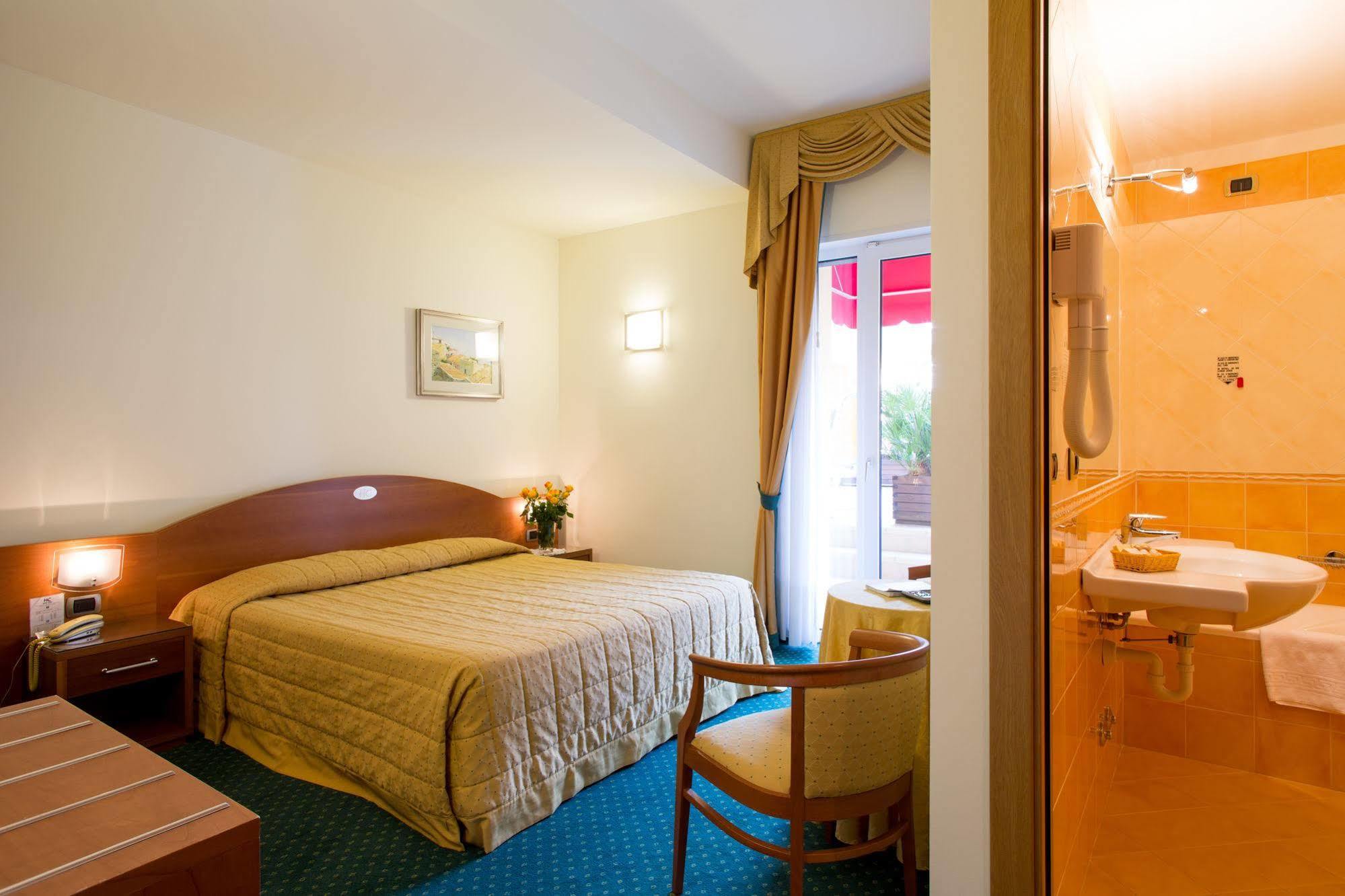 Capri Hotel 3*